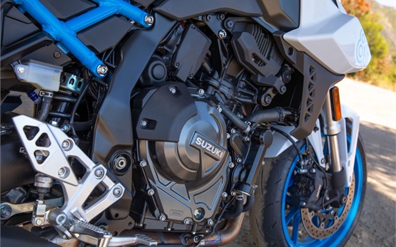 Suzuki GSX-8S - motorbike rental in Sardinia