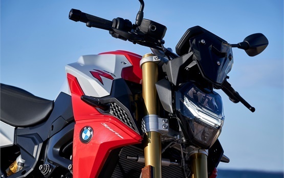 BMW F 900 R motorbike rental in Milano